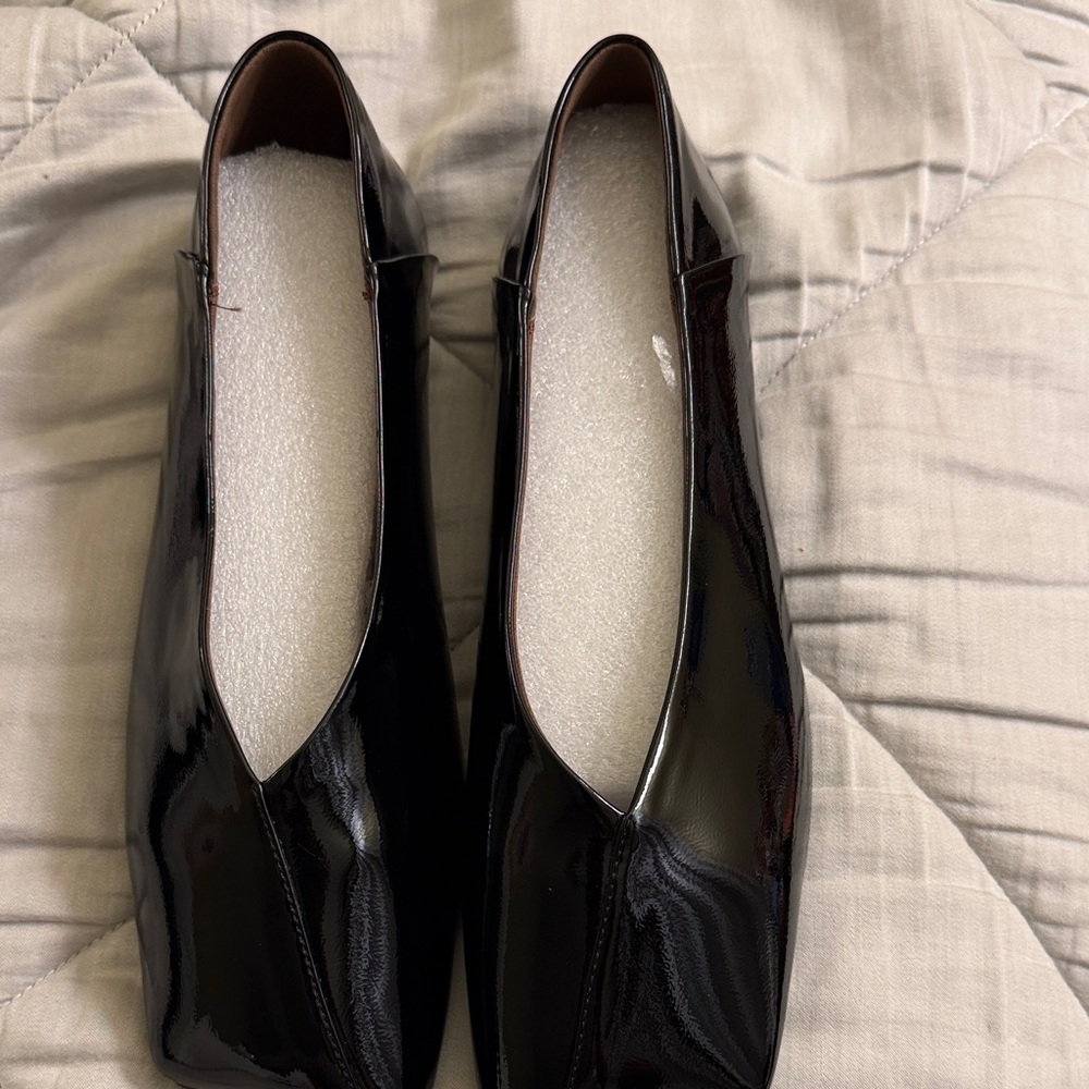 Sleek Black Women's ballet flats